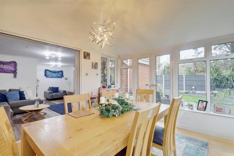 4 bedroom semi-detached house for sale, Lambourne, Canvey Island, SS8