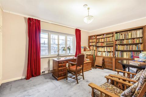 3 bedroom flat for sale, Roehampton Close, London