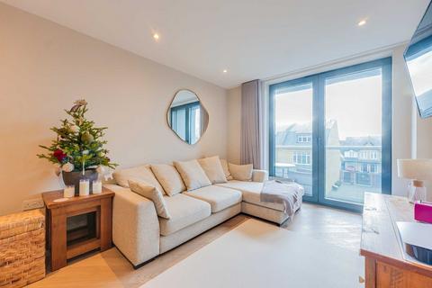 2 bedroom flat for sale, Leigh Road, Leigh-on-sea, SS9