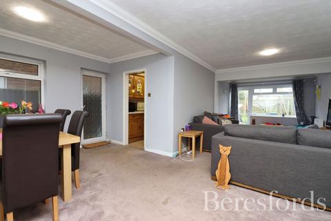 4 bedroom semi-detached house for sale, Chestnut Walk, Chelmsford, CM1