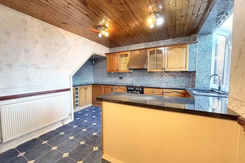 3 bedroom property for sale, Ellenbrook Road, Manchester M28