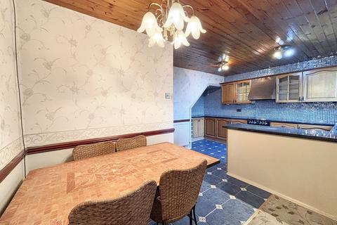 3 bedroom property for sale, Ellenbrook Road, Manchester M28