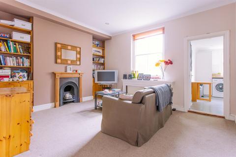 2 bedroom flat to rent, Hanley Road, Finsbury Park