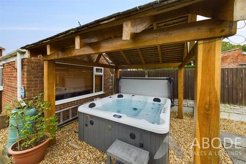 10 Northfield Close, Uttoxeter, ST14 7HJ