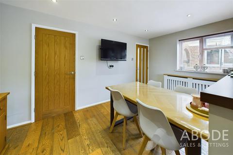 10 Northfield Close, Uttoxeter, ST14 7HJ