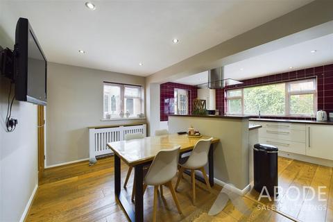 10 Northfield Close, Uttoxeter, ST14 7HJ