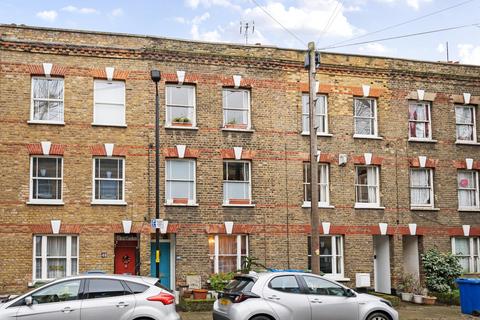 3 bedroom terraced house for sale, Henshaw Street, London