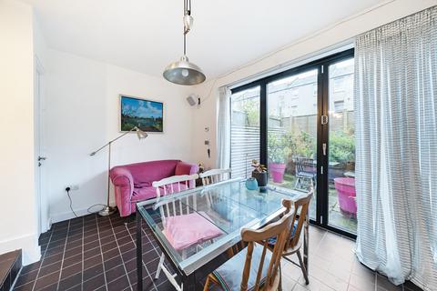 3 bedroom terraced house for sale, Henshaw Street, London