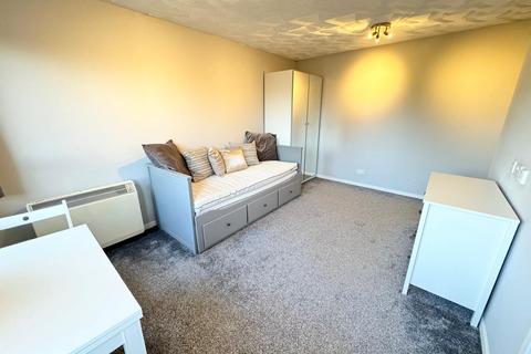 Studio for sale, Tippett Gardens, Basingstoke RG22