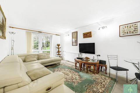 2 bedroom flat for sale, Woodmere Court, Avenue Road, N14