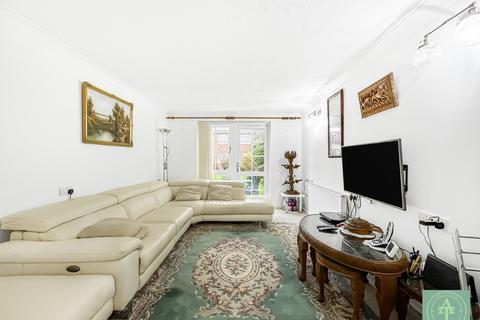 2 bedroom retirement property for sale, Woodmere Court, Avenue Road, N14