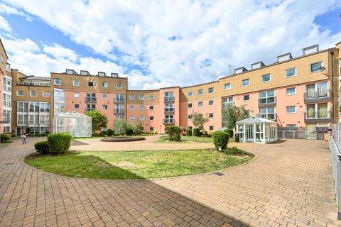 2 bedroom flat for sale, Woodridge Close, Feltham, TW14