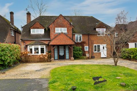 4 bedroom detached house to rent, Linersh Wood Close, Bramley, Guildford, Surrey, GU5