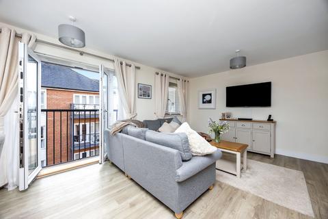 2 bedroom flat for sale, Pondtail Walk, Faygate, RH12