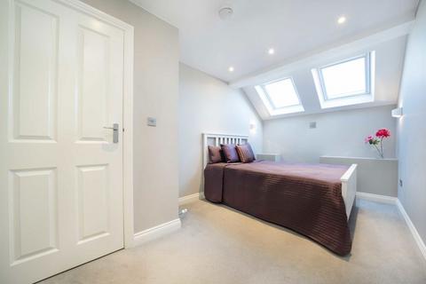 2 bedroom flat for sale, Gilbey Road, London SW17