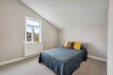 2 bedroom flat for sale, Tooting Bec Road, London SW17