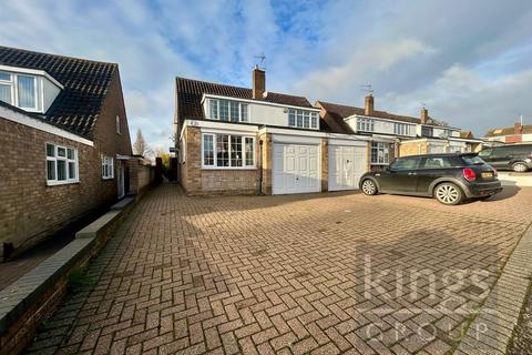 3 bedroom semi-detached house for sale, Elm Close, Waltham Abbey