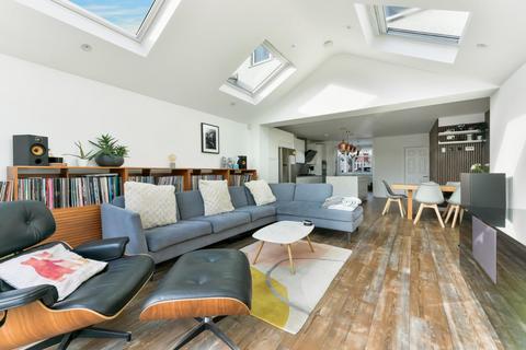 45 Fairford Gardens, Worcester Park, KT4 7BH