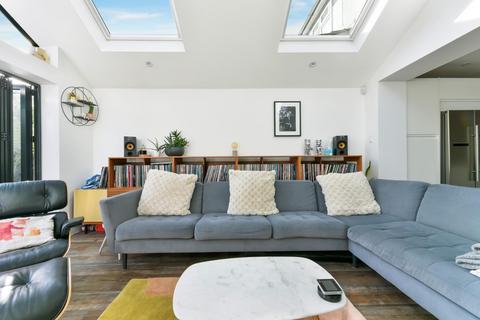 45 Fairford Gardens, Worcester Park, KT4 7BH