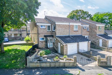 3 bedroom end of terrace house to rent, Rosebery Way, Tring HP23