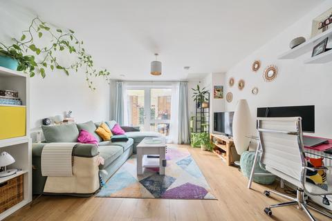 1 bedroom apartment for sale, Broome Way, London