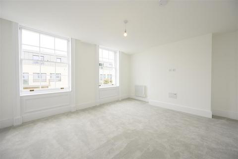 2 bedroom flat for sale, Hildenborough, Tonbridge