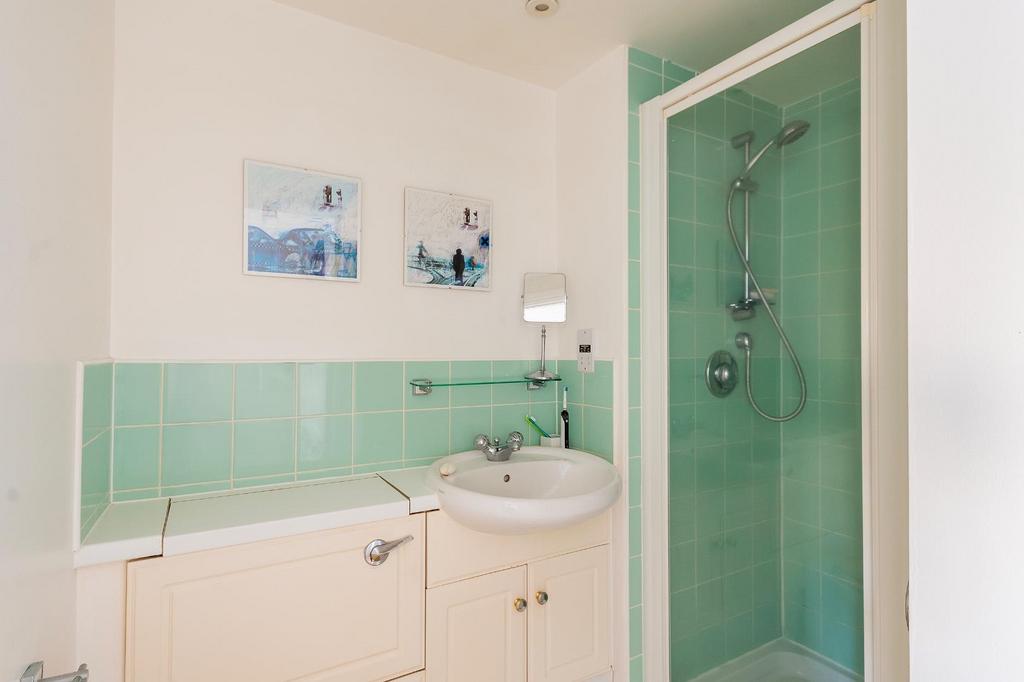8 S2 CBR - Ensuite A.jpg