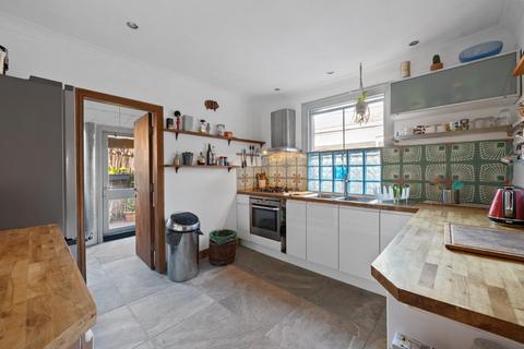 2 bedroom flat for sale, Margaret Road, London, N16