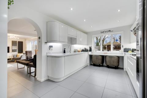 4 bedroom detached house for sale, Martingale Drive, Springfield, Chelmsford