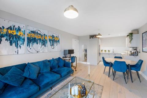 1 bedroom flat for sale, London KT1