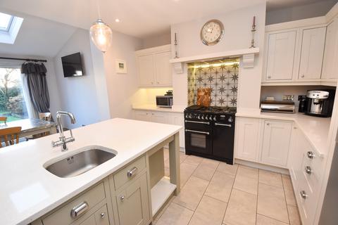 4 bedroom semi-detached house for sale, Moorside Road, Urmston, M41