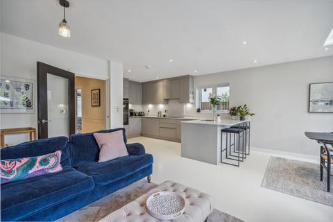 28 Mayflower Way, Beaconsfield, HP9 1UE