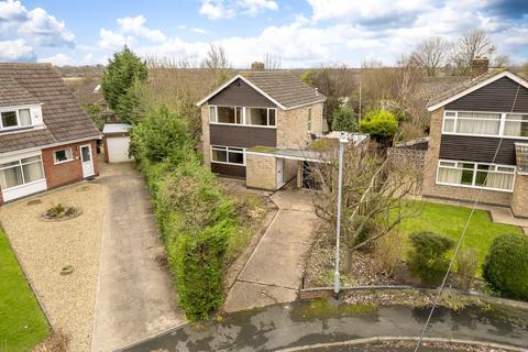 3 bedroom detached house for sale, Woodhall Crescent, Saxilby, LN1