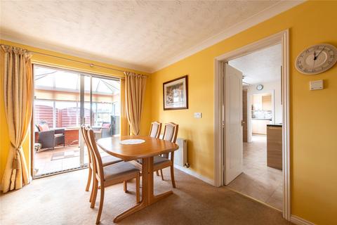 27 Fairfields, Gravesend, DA12 4QG