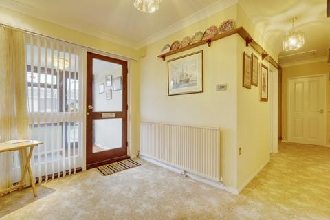 4 bedroom detached bungalow for sale, Princes Avenue, Thundersley, SS7