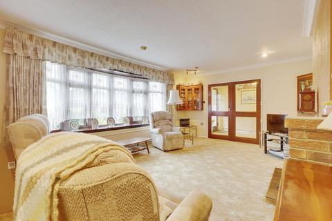 4 bedroom detached bungalow for sale, Princes Avenue, Thundersley, SS7