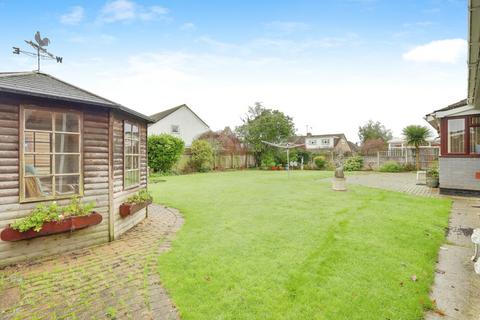 4 bedroom detached bungalow for sale, Princes Avenue, Thundersley, SS7