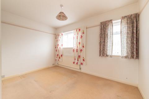 68 Hillside Avenue, Gravesend, DA12 5QR