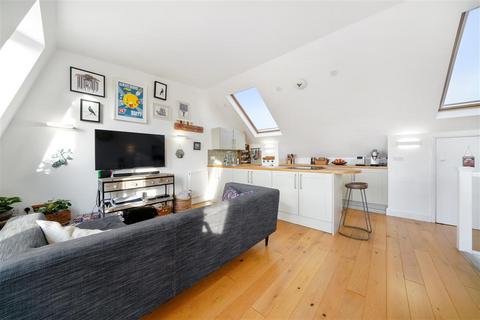 2 bedroom flat for sale, Putney Bridge Road, SW15