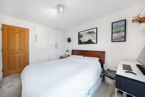 2 bedroom flat for sale, Putney Bridge Road, SW15