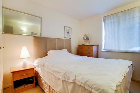 1 bedroom apartment to rent, Hutchings Street, London, E14