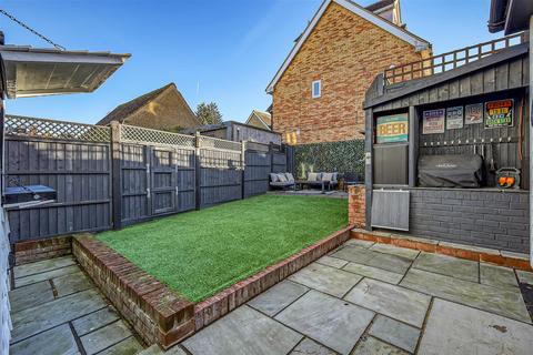 4 bedroom detached house for sale, Harlow Road, Roydon