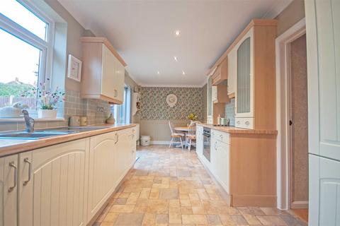 3 bedroom semi-detached house for sale, Spalding Avenue, Chelmsford