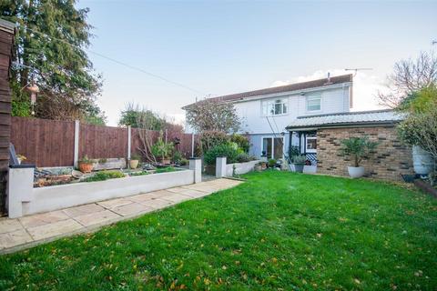 3 bedroom semi-detached house for sale, Spalding Avenue, Chelmsford