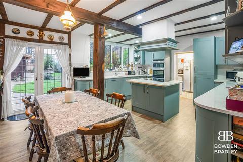 74 Woodford Avenue, Ilford, IG2 6XE