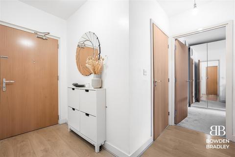 2 bedroom flat for sale, Reservoir Way, Hainault