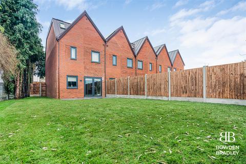 3 bedroom terraced house for sale, Boss Close, Hornchurch