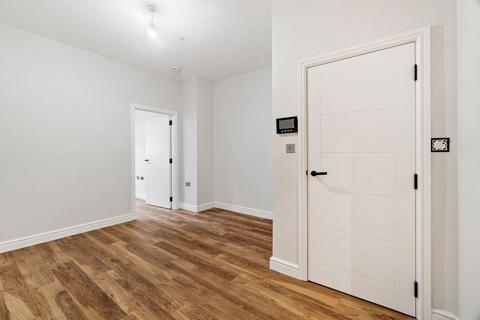 1 bedroom flat for sale, Knights Hill, London SE27