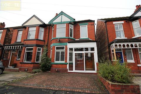 4 bedroom semi-detached house for sale, Dalveen Avenue, Davyhulme