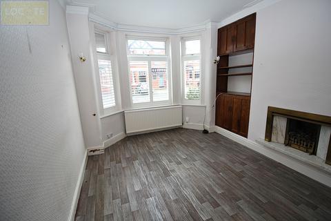 4 bedroom semi-detached house for sale, Dalveen Avenue, Davyhulme